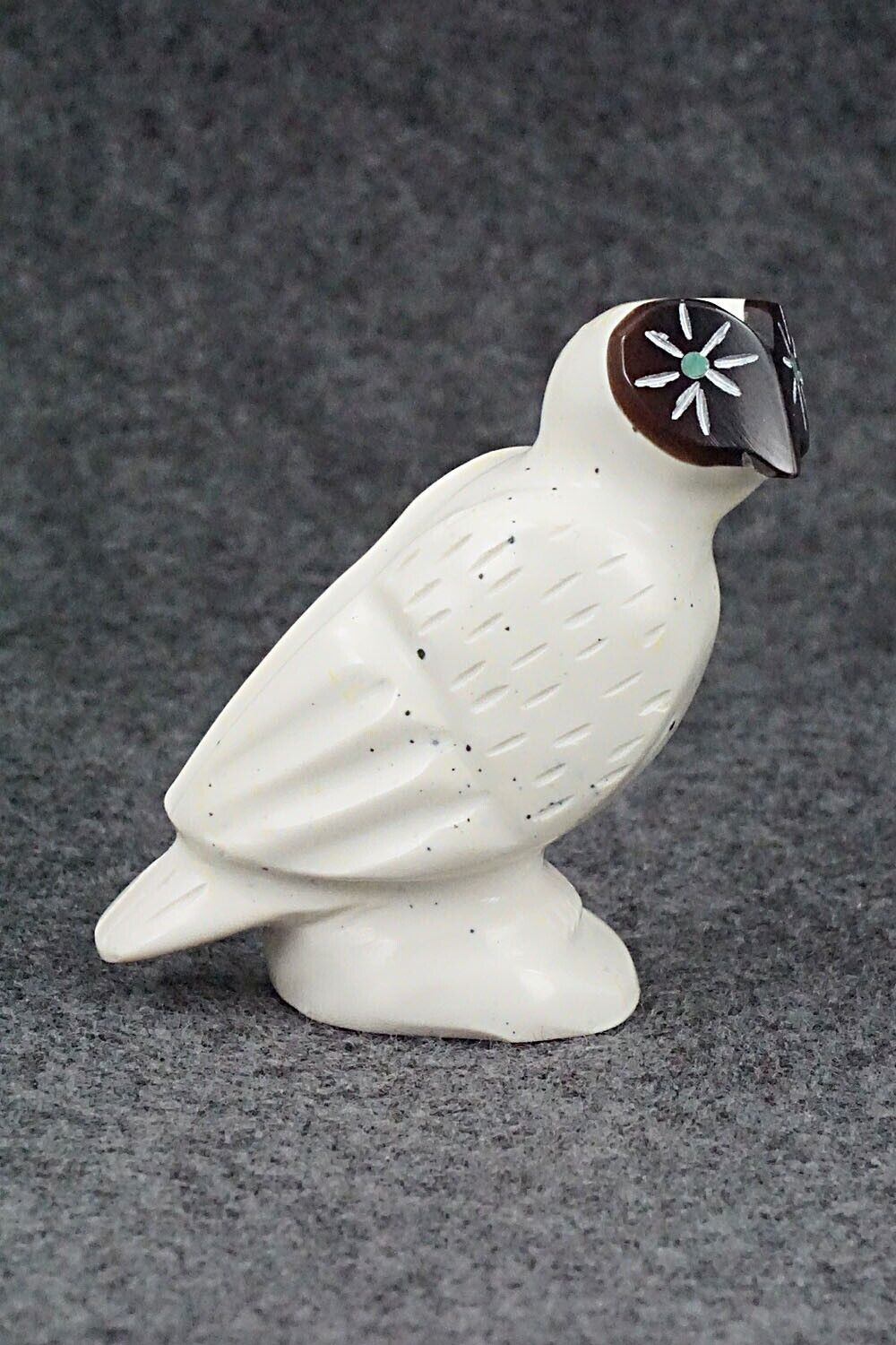 Owl Zuni Fetish Carving - Enrike Leekya