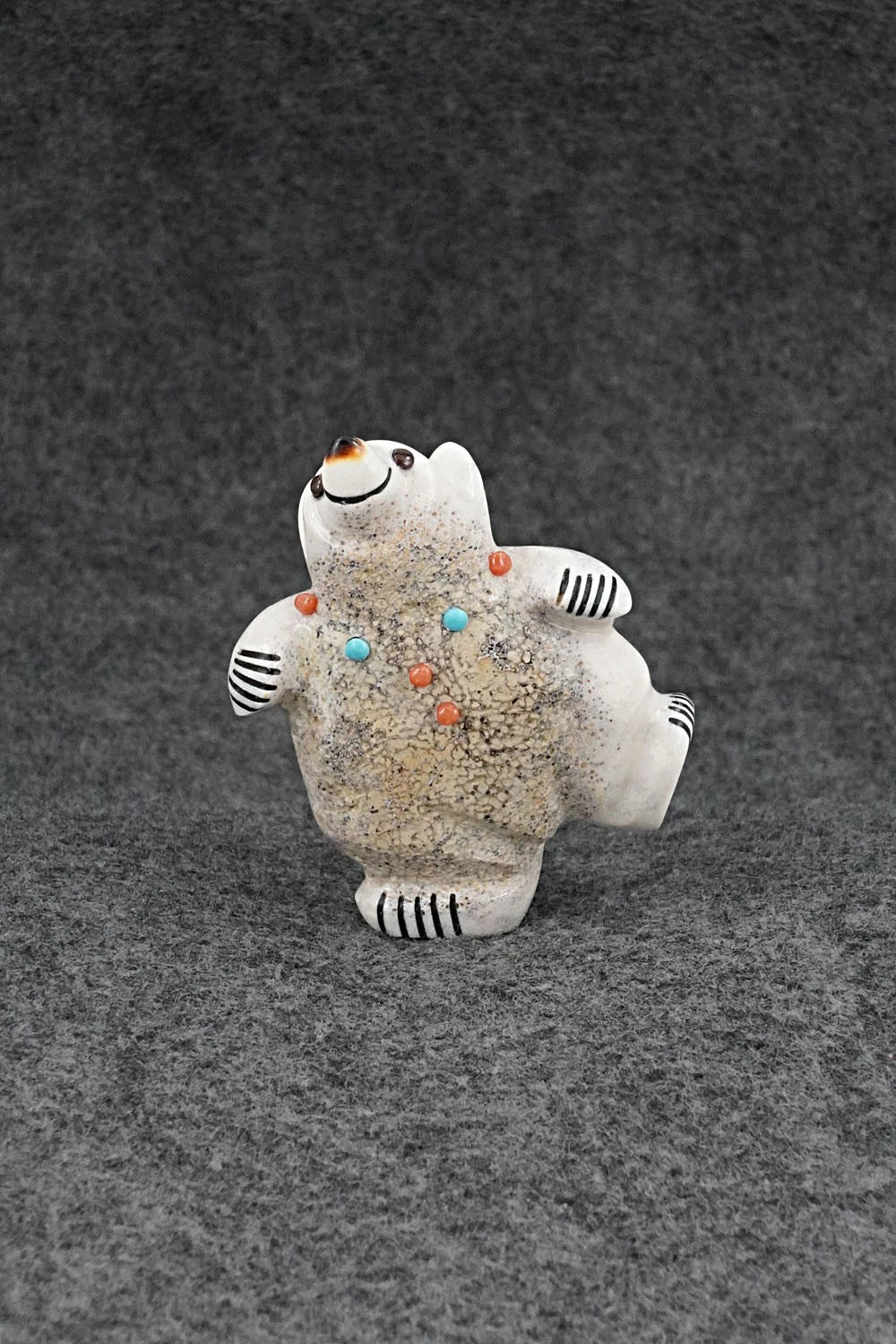 Bear Zuni Fetish Carving - Claudia Peina