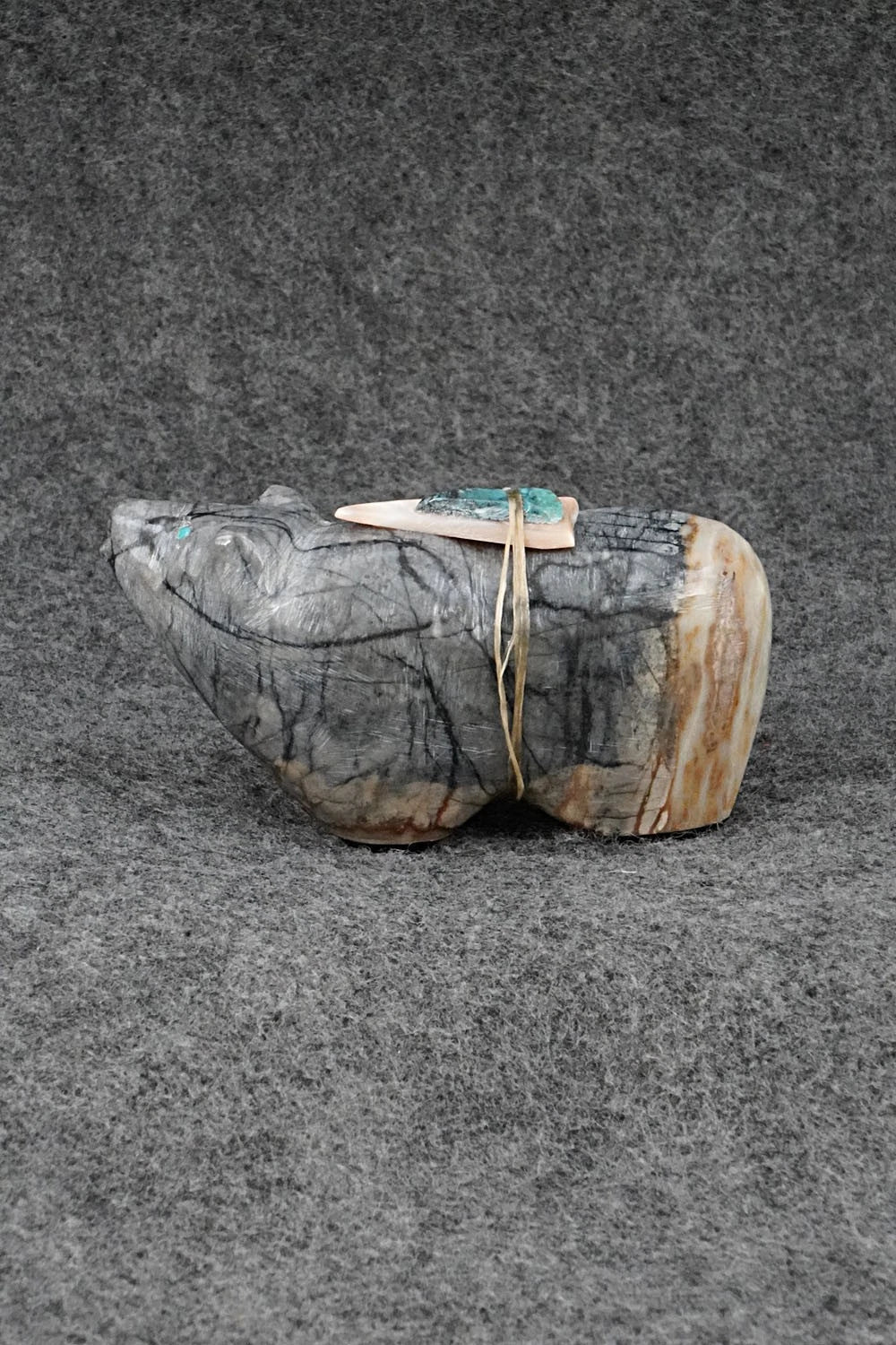 Bear Zuni Fetish Carving - Delvin Leekya