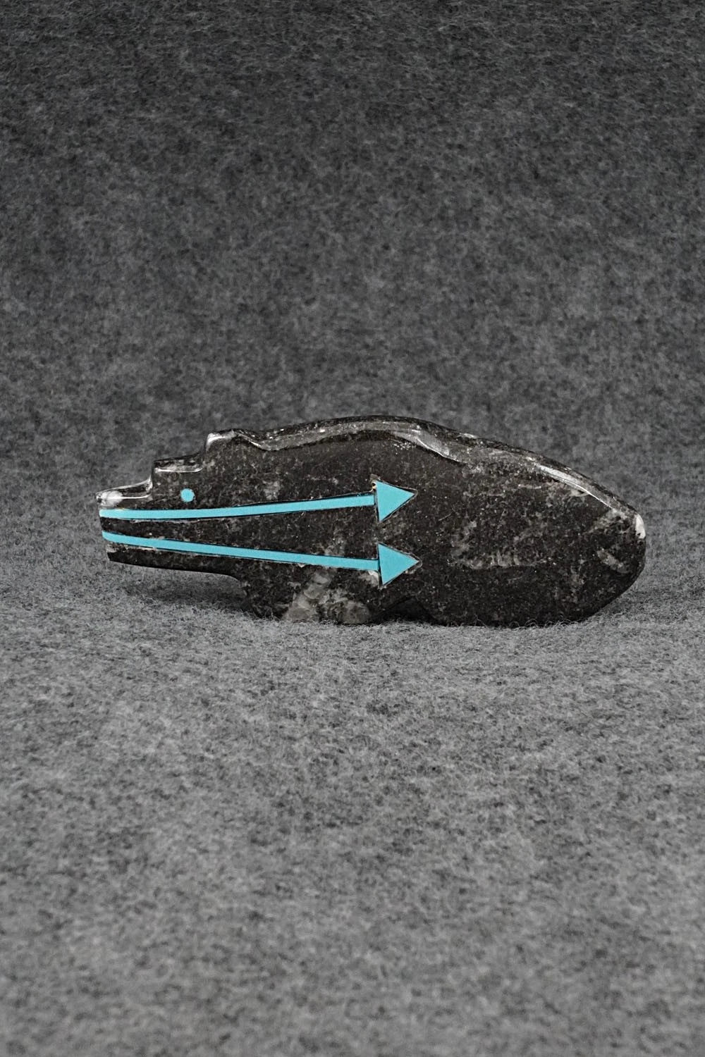 Bear Zuni Fetish Carving - Bernard Laiwekete
