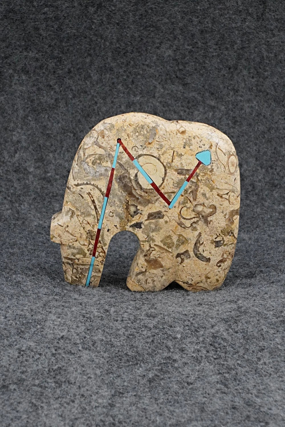 Bear Zuni Fetish Carving - Kenric Laiwakete