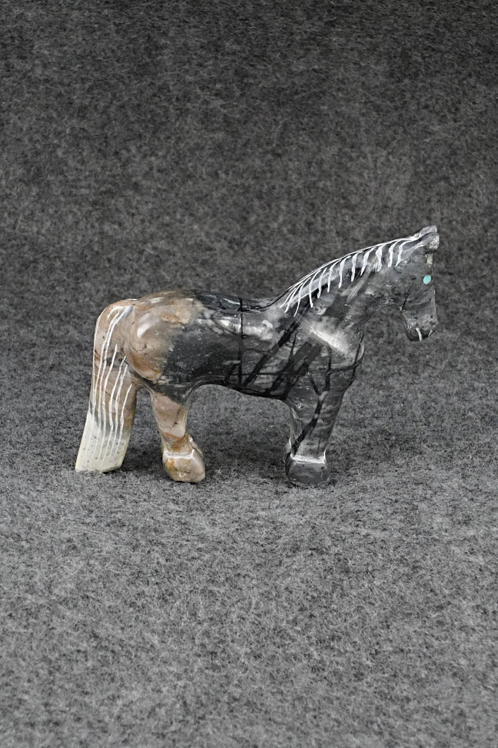Horse Zuni Fetish Carving - Andres Lementino