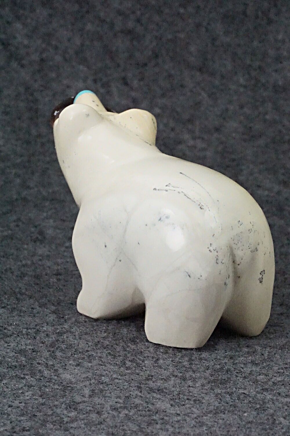 Bear with Fish Zuni Fetish Carving - Enrike Leekya