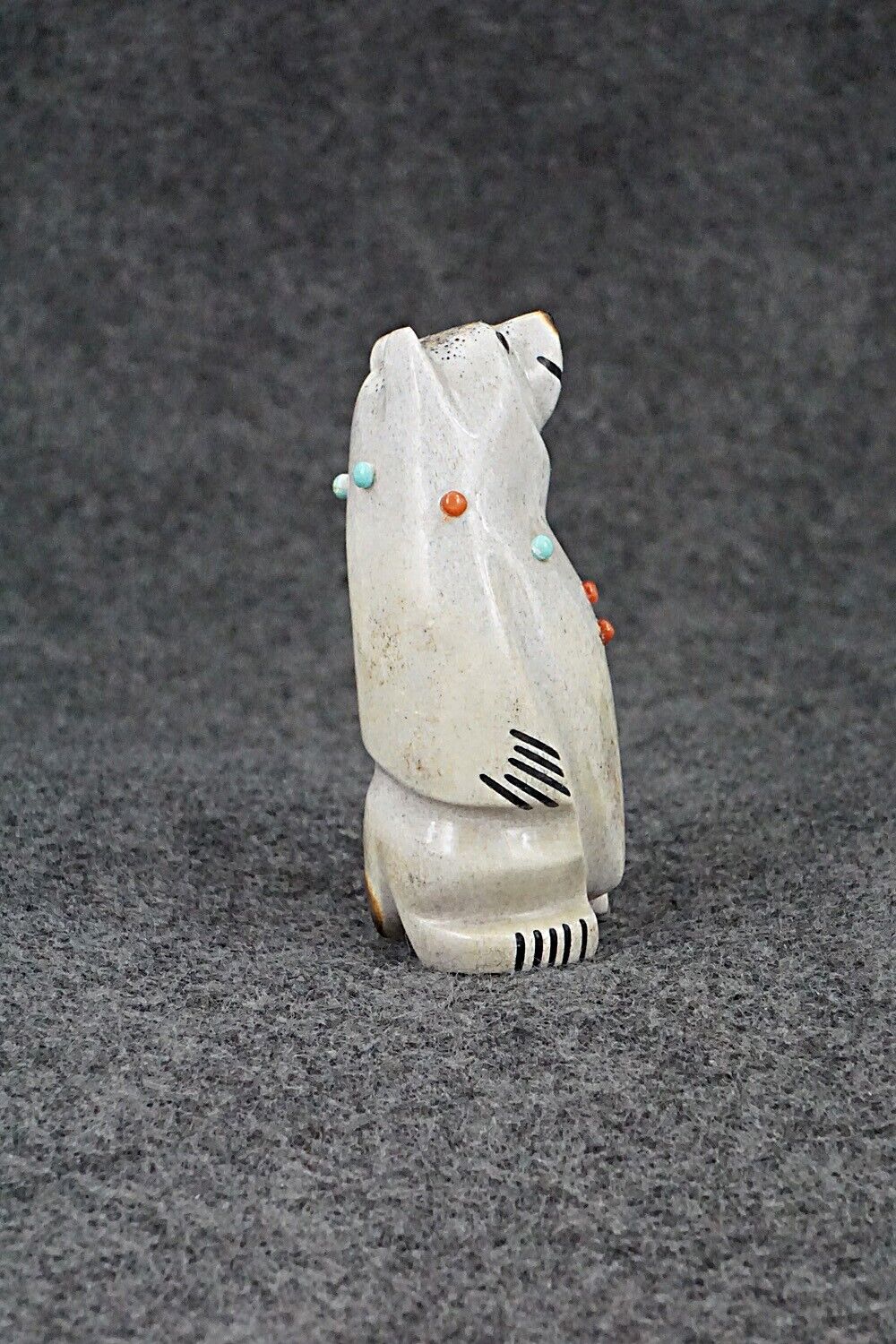 Bear Zuni Fetish Carving - Claudia Peina