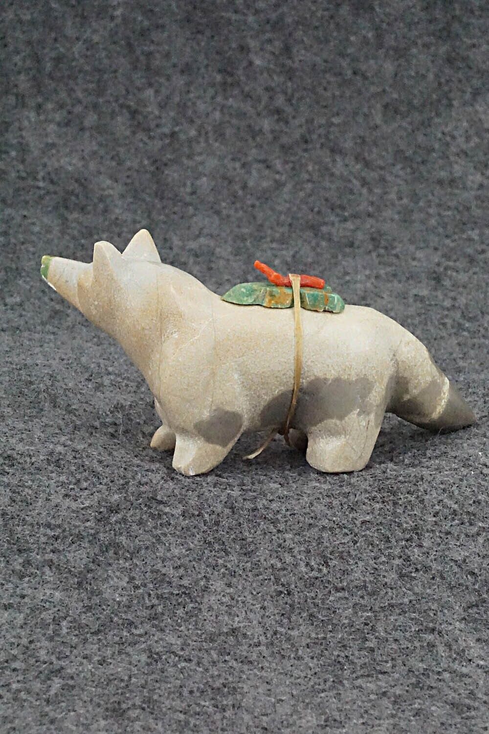Wolf Zuni Fetish Carving - Enrike Leekya
