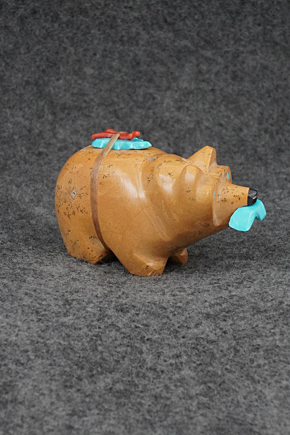 Bear Zuni Fetish Carving - Enrike Leekya