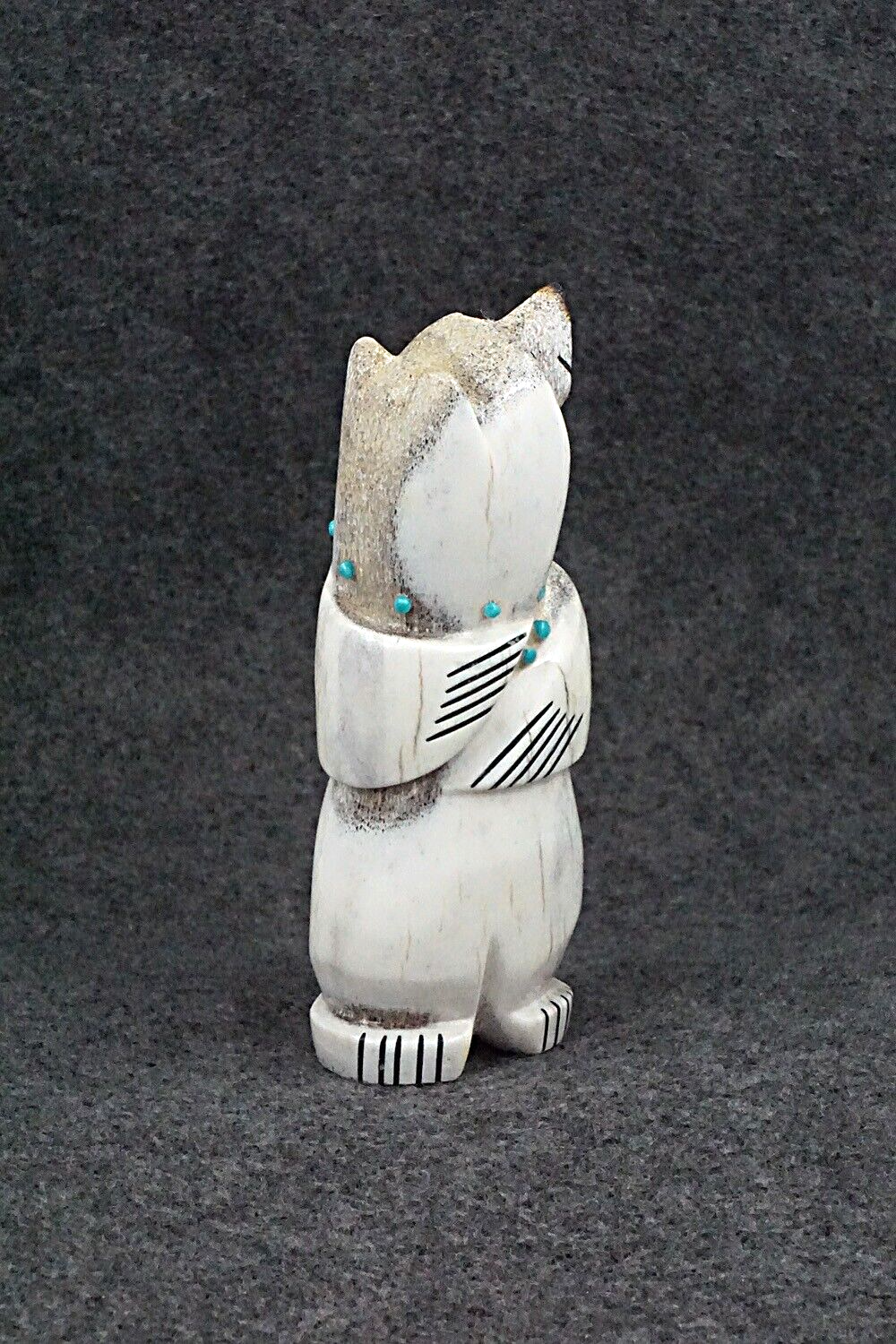 Bear Zuni Fetish Carving - Claudia Peina