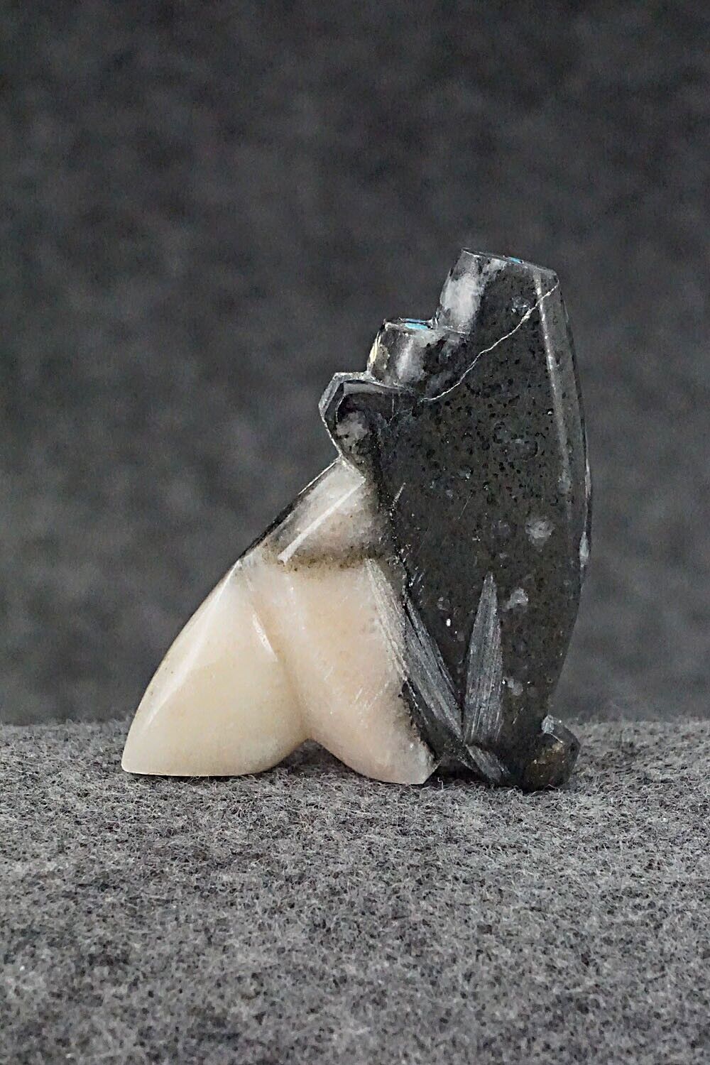 Wolf Zuni Fetish Carving - Bernard Laiwakete