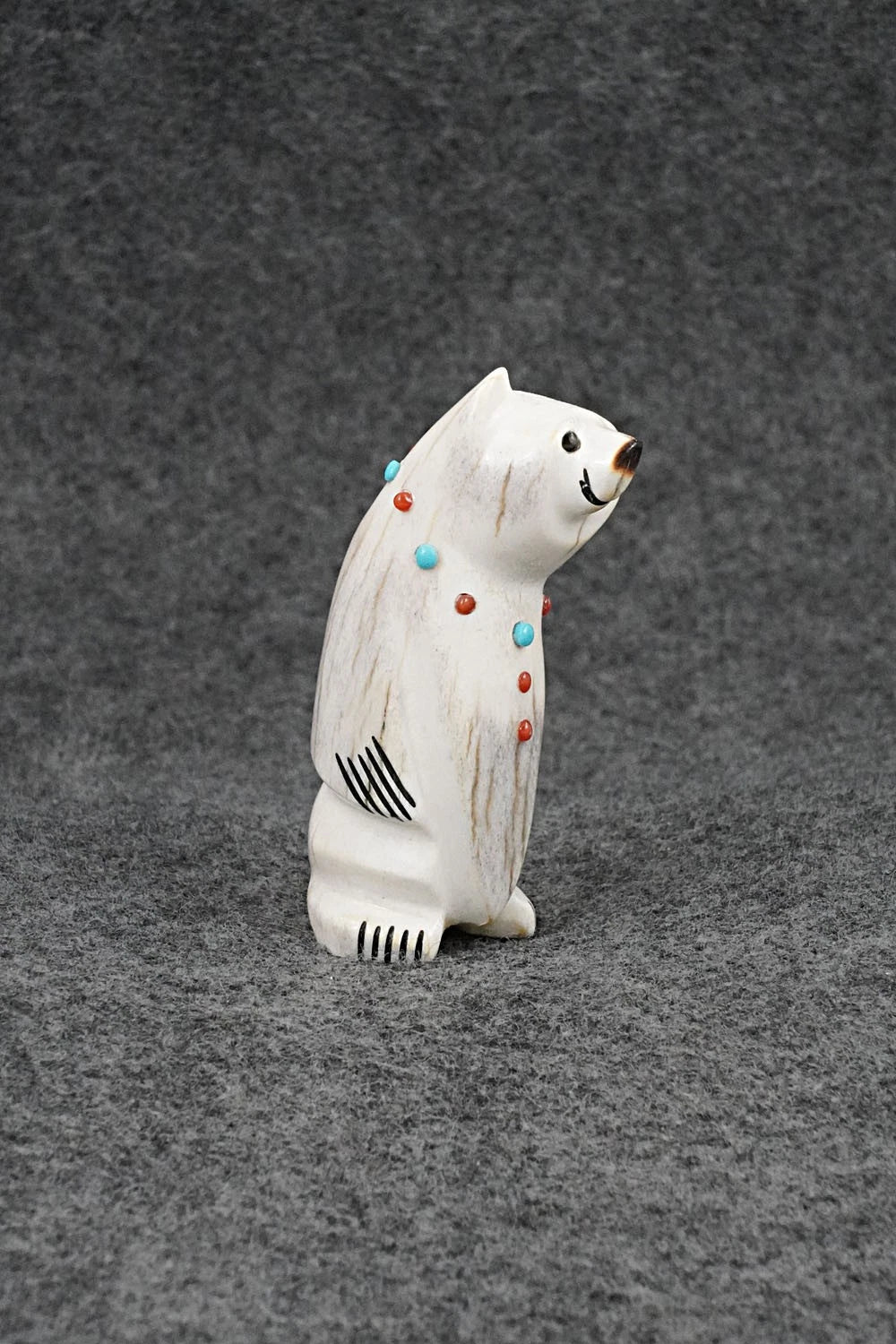 Bear Zuni Fetish Carving - Claudia Peina