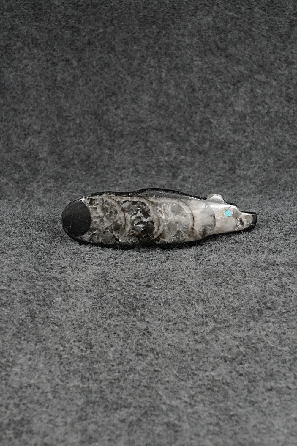 Bear Zuni Fetish Carving - Bernard Laiwakete