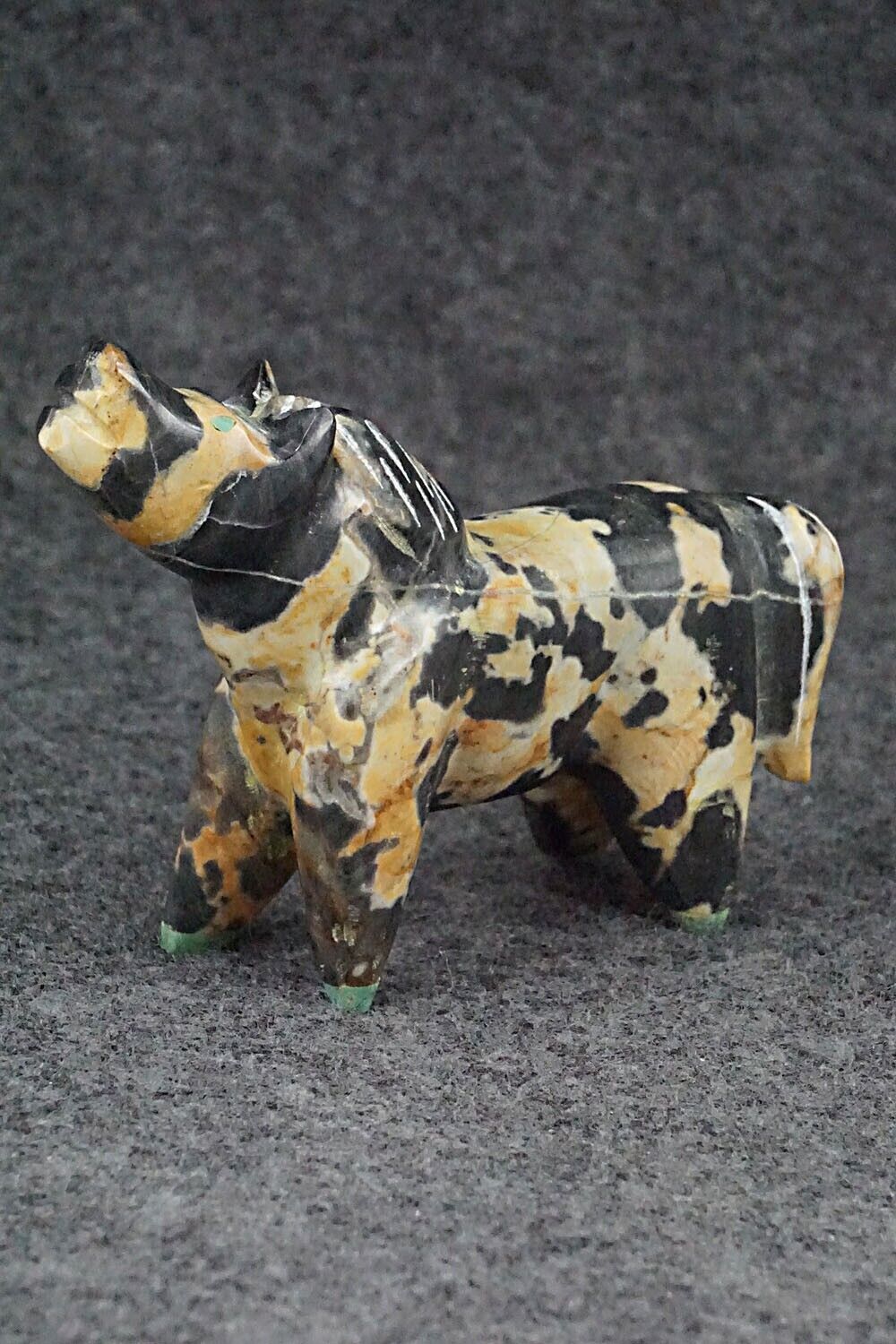 Horse Zuni Fetish Carving - Enrike Leekya