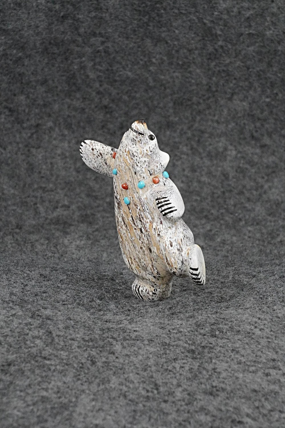 Bear Zuni Fetish Carving - Claudia Peina
