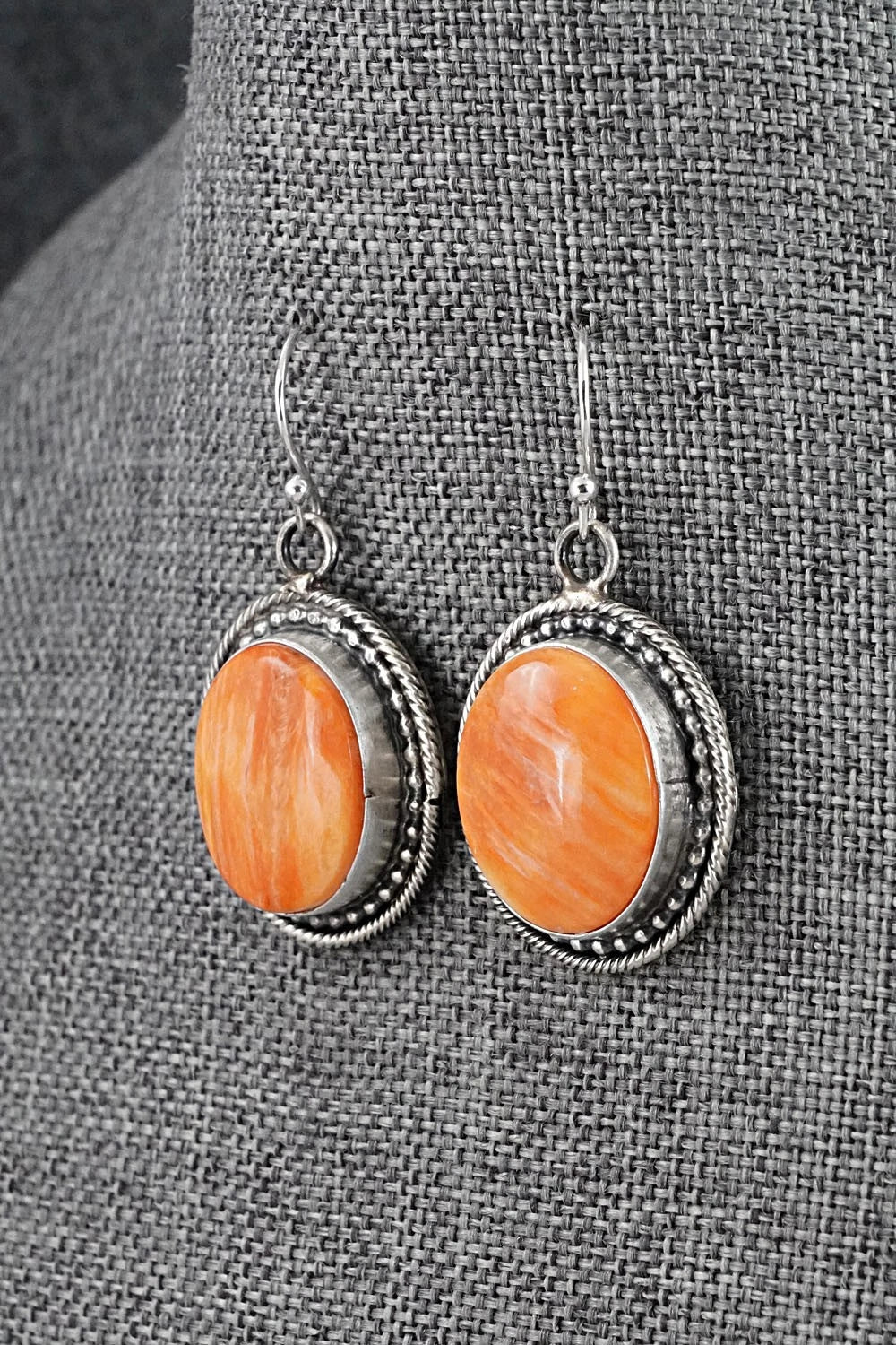 Spiny Oyster & Sterling Silver Necklace and Earrings Set - Paul Livingston