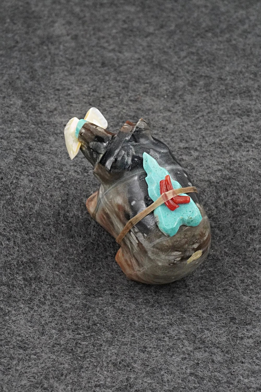 Bear Zuni Fetish Carving - Enrike Leekya