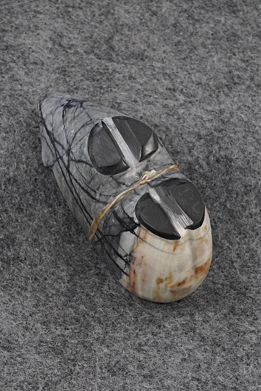 Bear Zuni Fetish Carving - Delvin Leekya