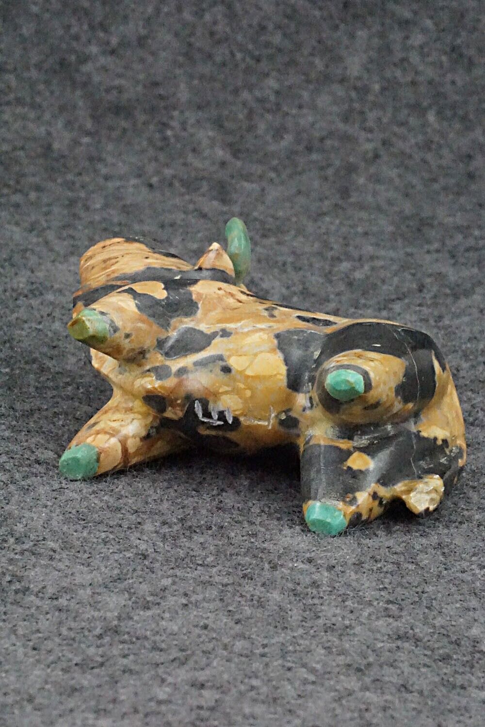 Bull Zuni Fetish Carving - Enrike Leekya