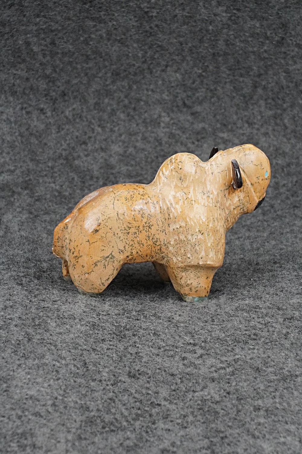 Buffalo Zuni Fetish Carving - Freddie Leekya