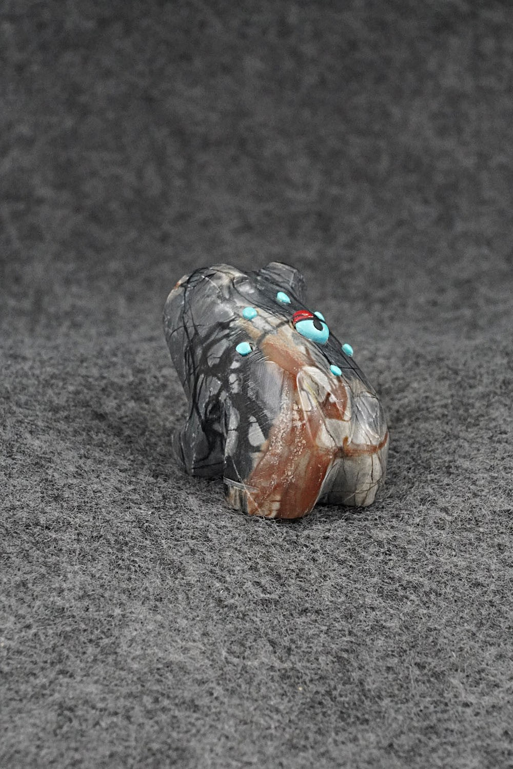 Bear Zuni Fetish Carving - Dannette Laate