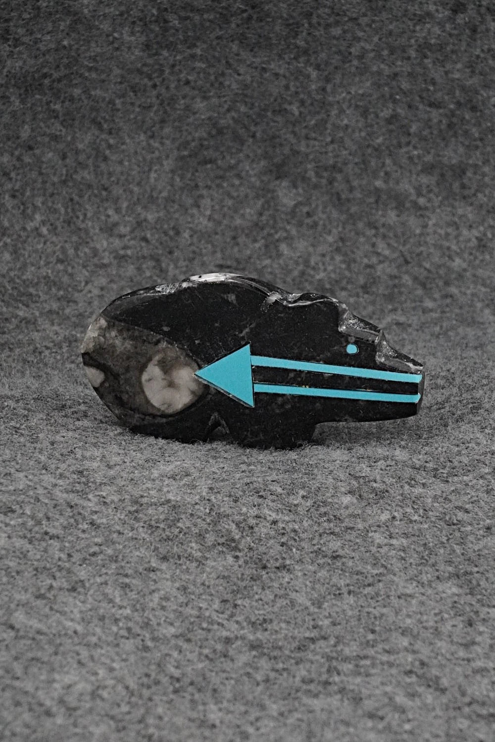 Bear Zuni Fetish Carving - Bernard Laiwakete