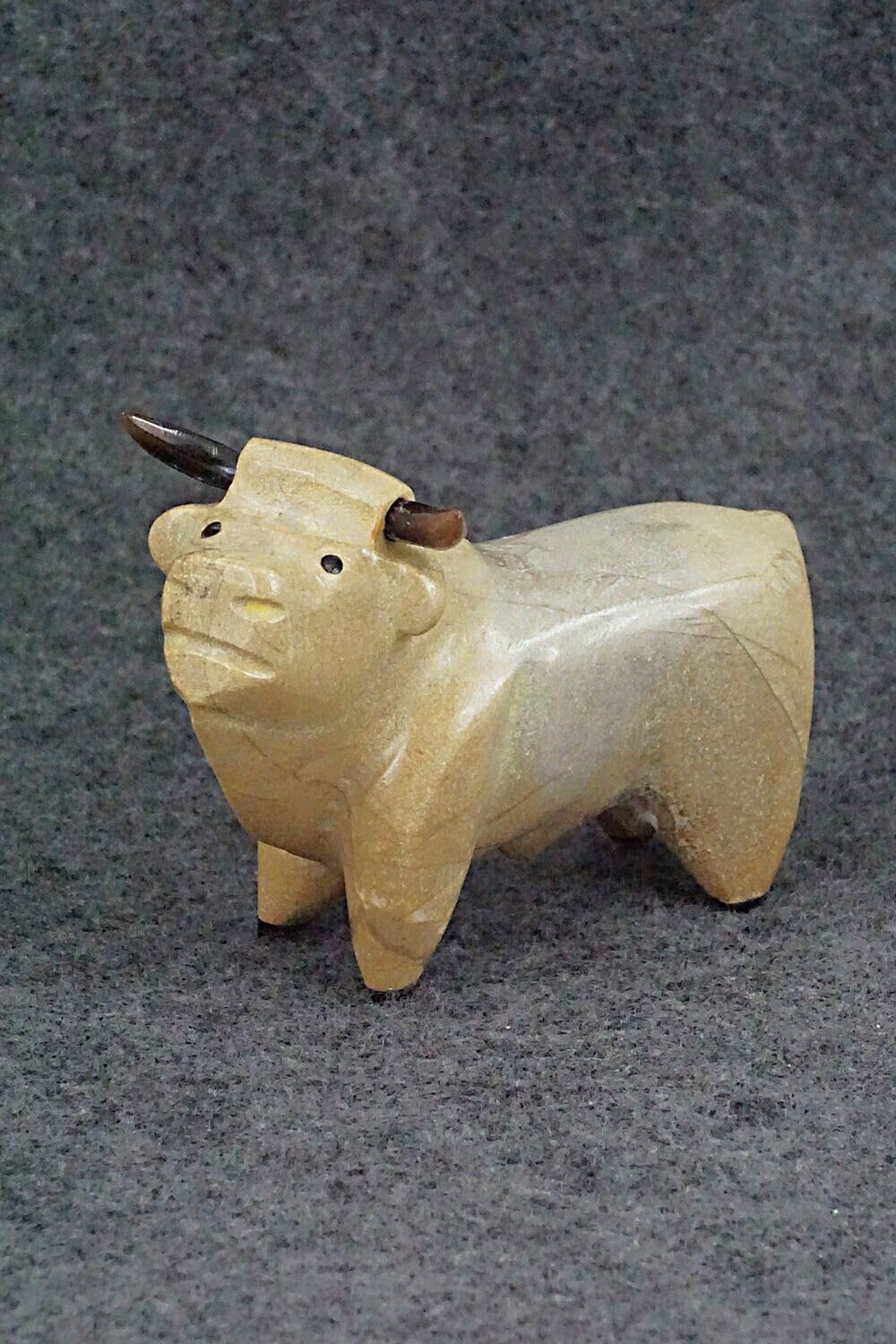 Bull Zuni Fetish Carving - Enrike Leekya