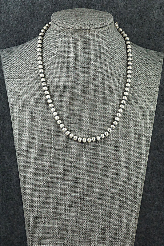 Dorinda Mariano Sterling Silver Navajo Pearl Necklace 15"