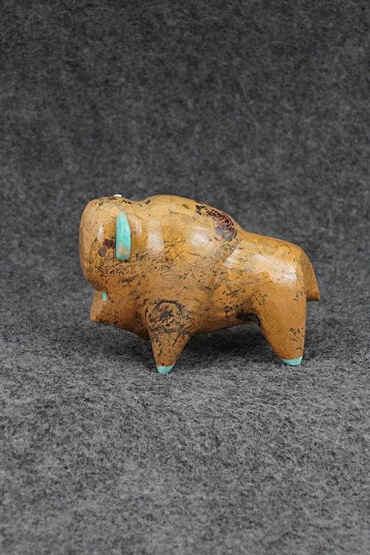 Buffalo Zuni Fetish Carving - Enrike Leekya