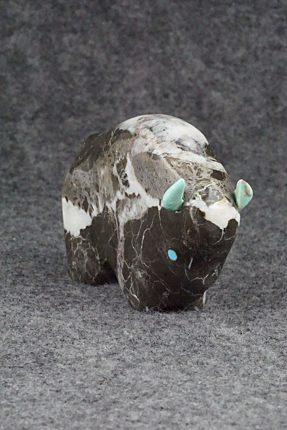 Buffalo Zuni Fetish Carving - Lynn Quam