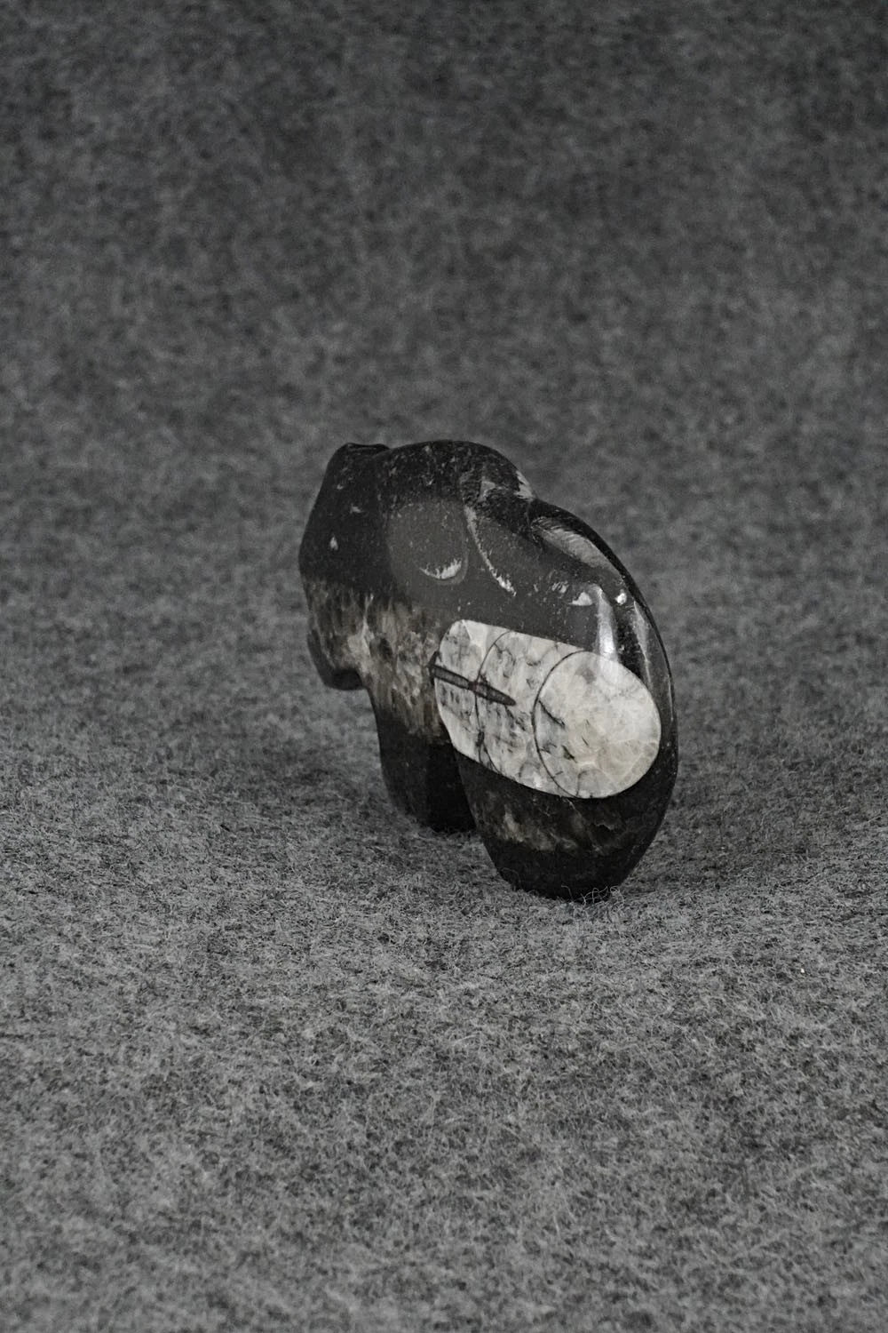 Bear Zuni Fetish Carving - Kenric Laiwekete