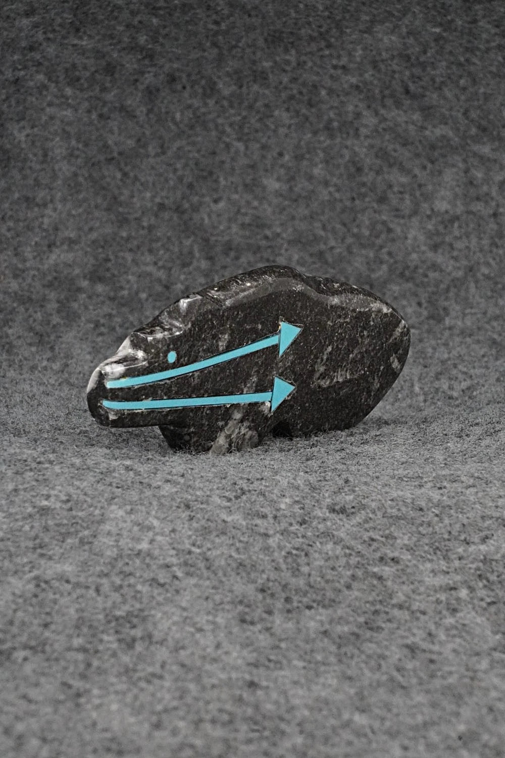 Bear Zuni Fetish Carving - Bernard Laiwekete