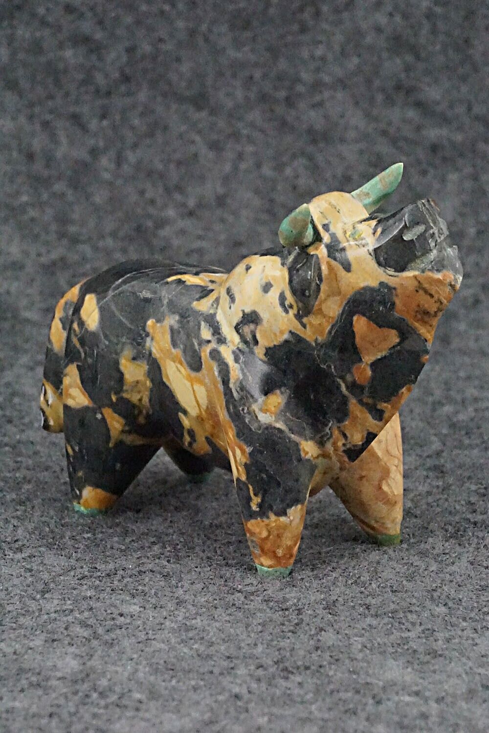 Bull Zuni Fetish Carving - Enrike Leekya