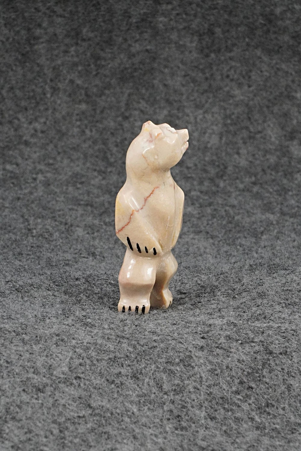 Bear Zuni Fetish Carving - Andres Lementino