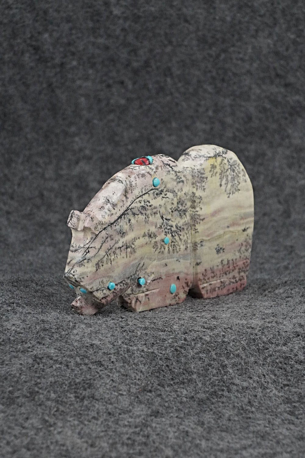 Bear Zuni Fetish Carving - Dannette Laate