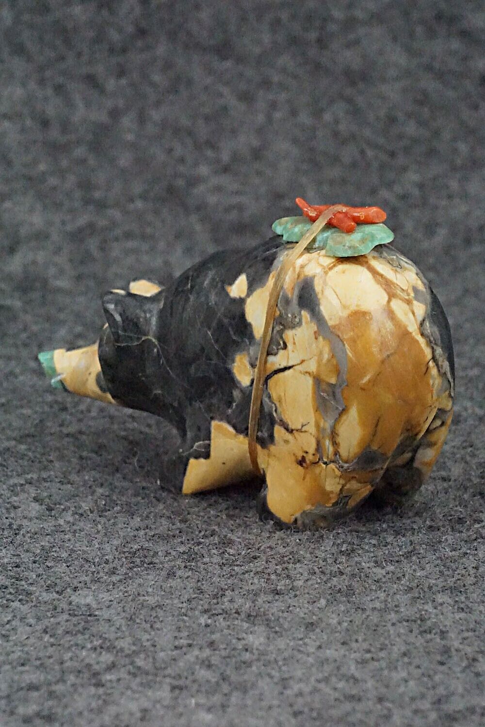 Bear Zuni Fetish Carving - Enrike Leekya