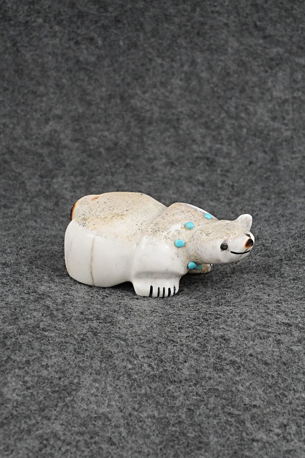 Bear Zuni Fetish Carving - Claudia Peina