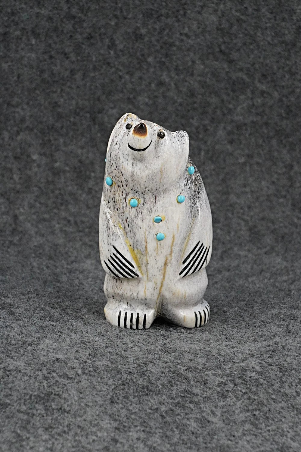Bear Zuni Fetish Carving - Claudia Peina