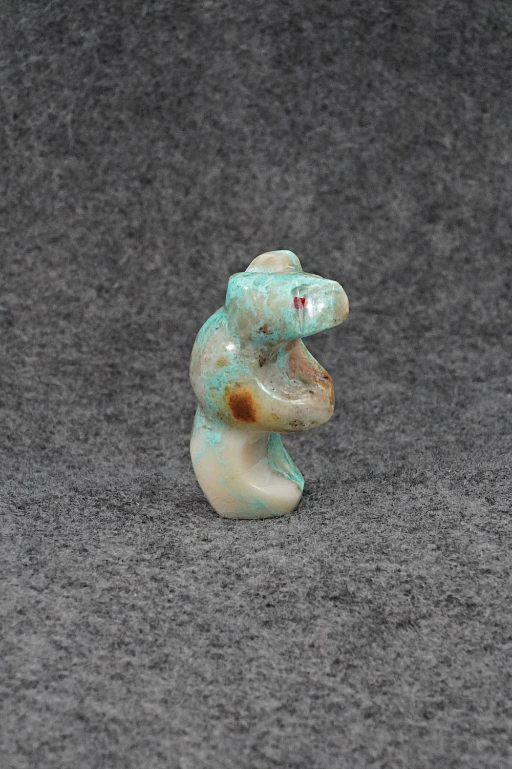 Bear Zuni Fetish Carving - Kenric Laiwakete