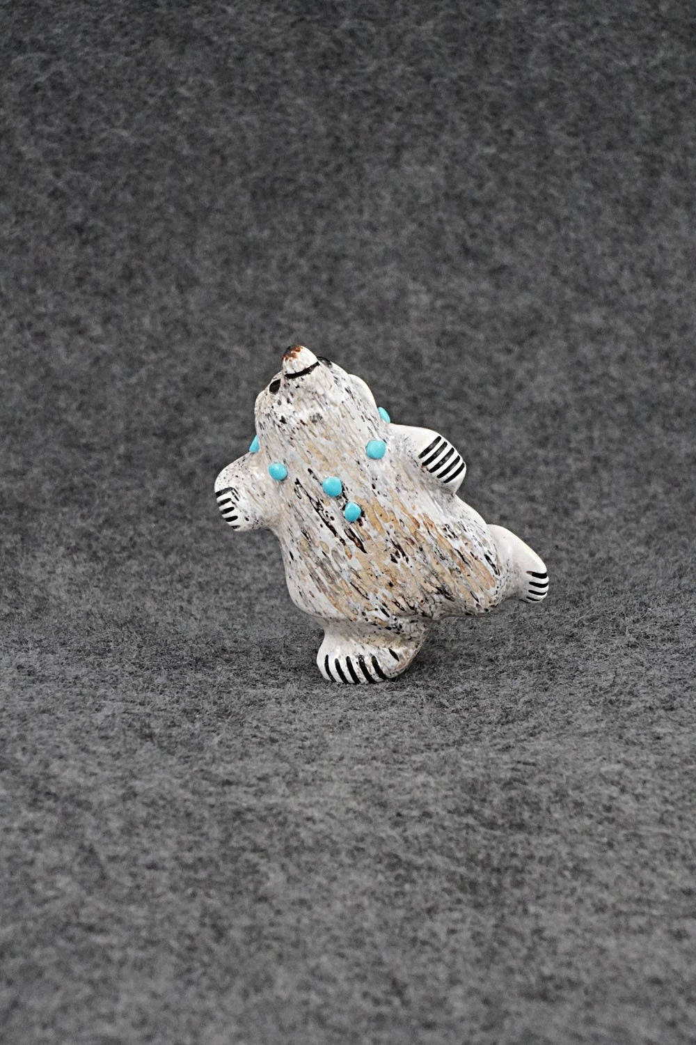 Bear Zuni Fetish Carving - Claudia Peina