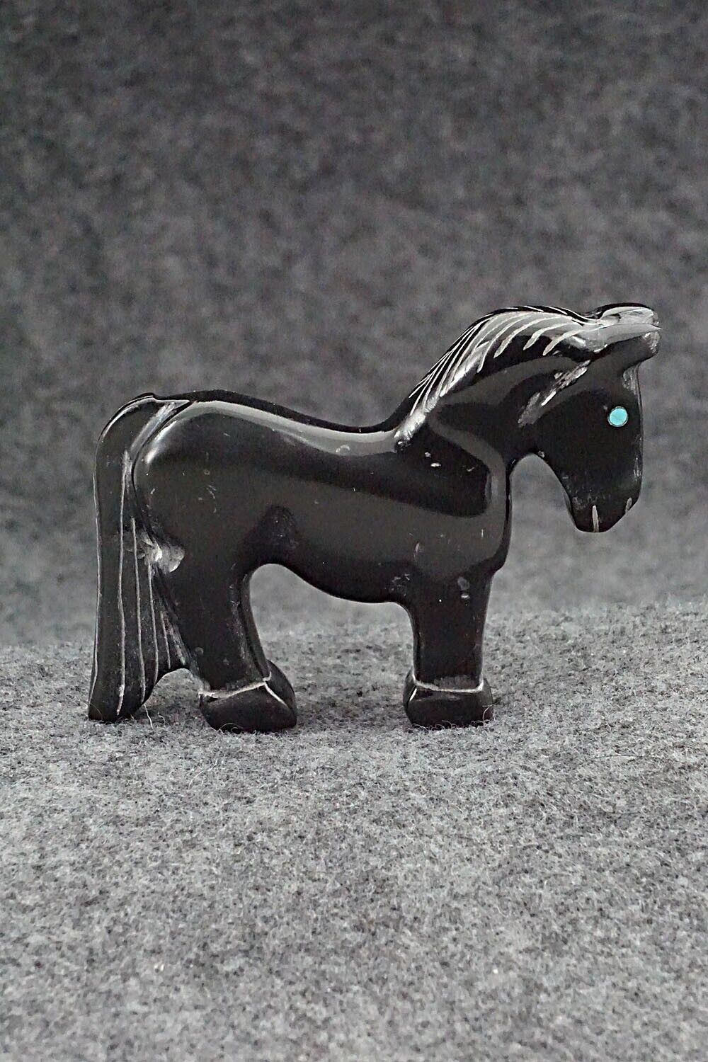 Horse Zuni Fetish Carving - Andres Lementino