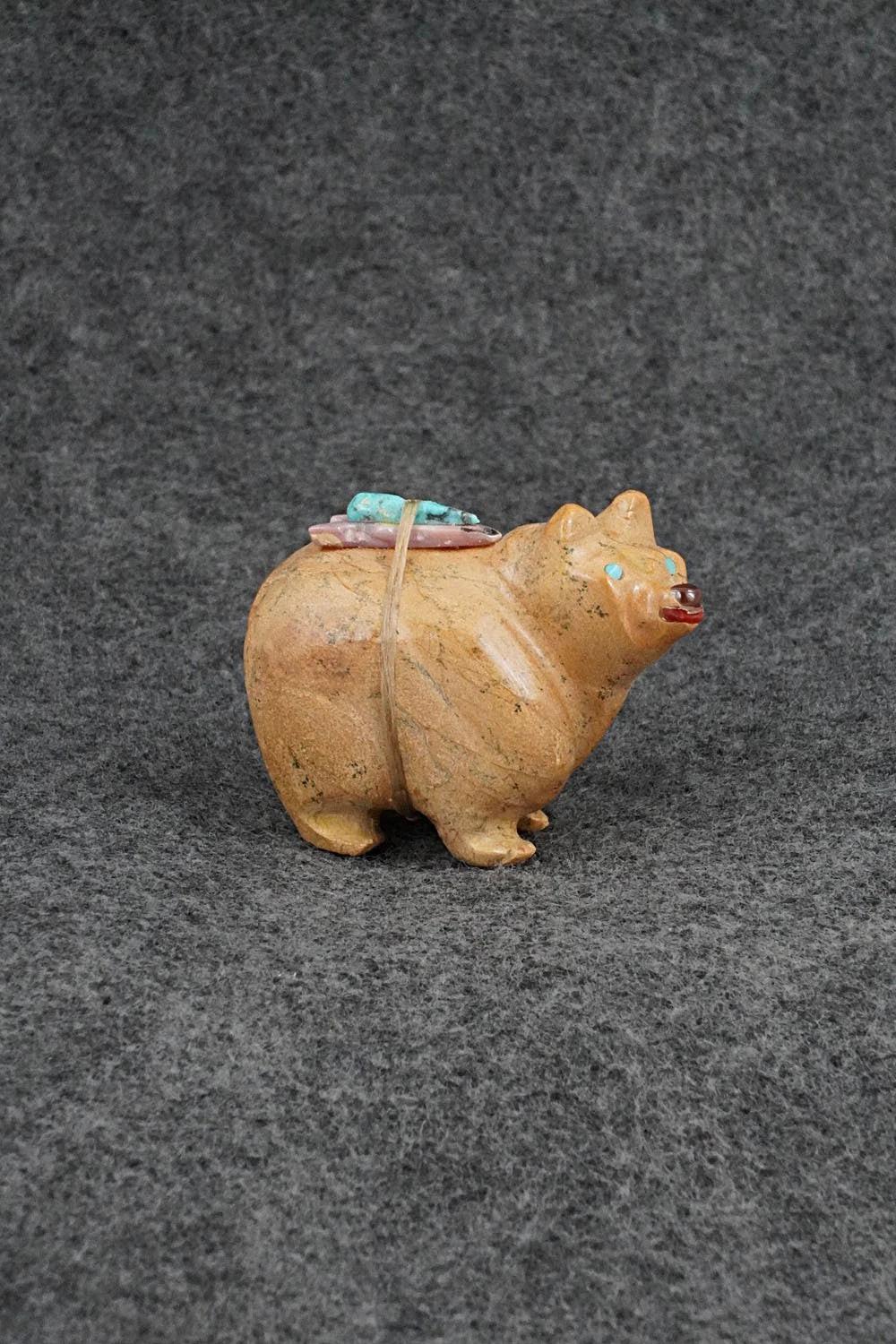 Bear Zuni Fetish Carving - Freddie Leekya