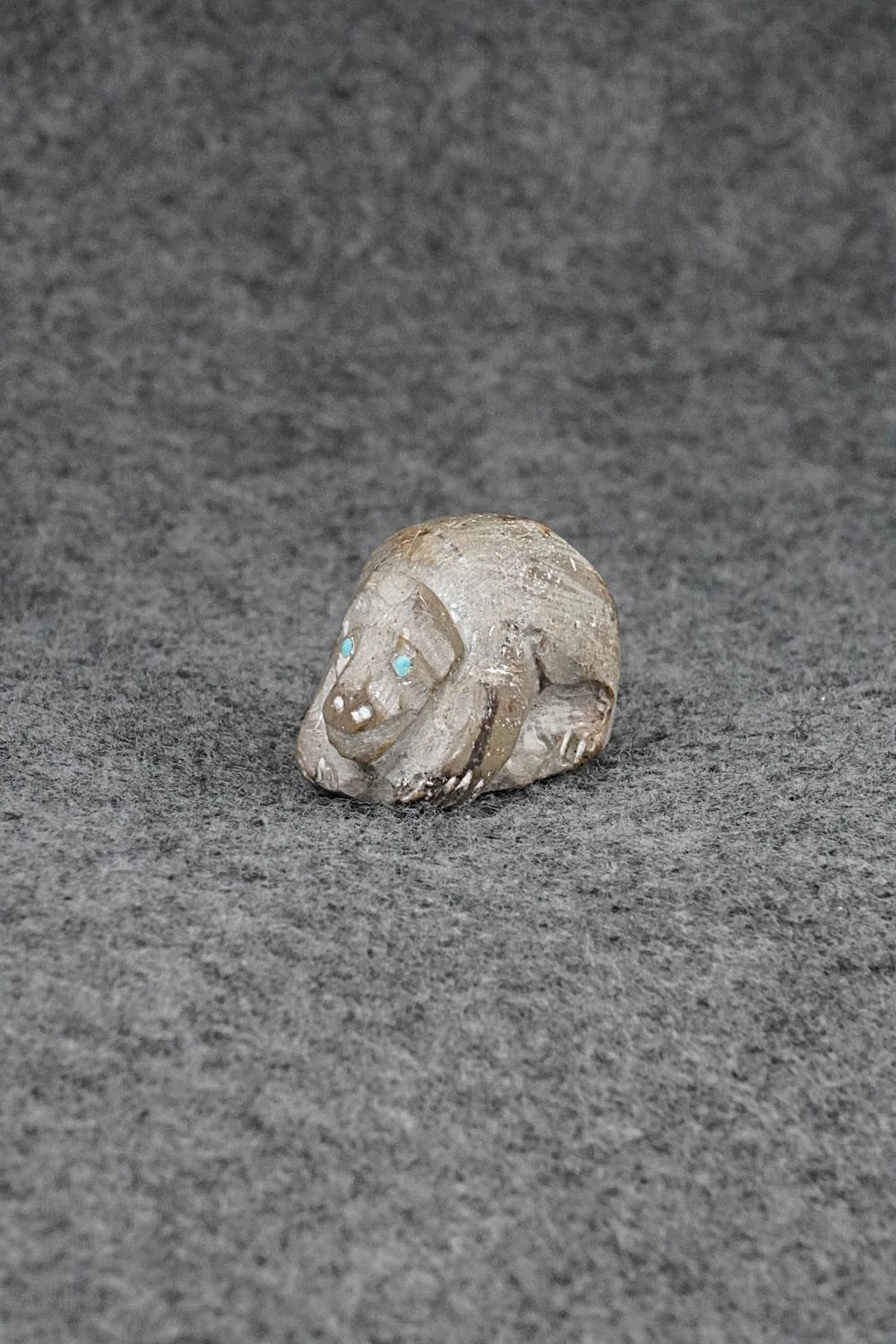 Bear Zuni Fetish Carving - Derrick Kamasee