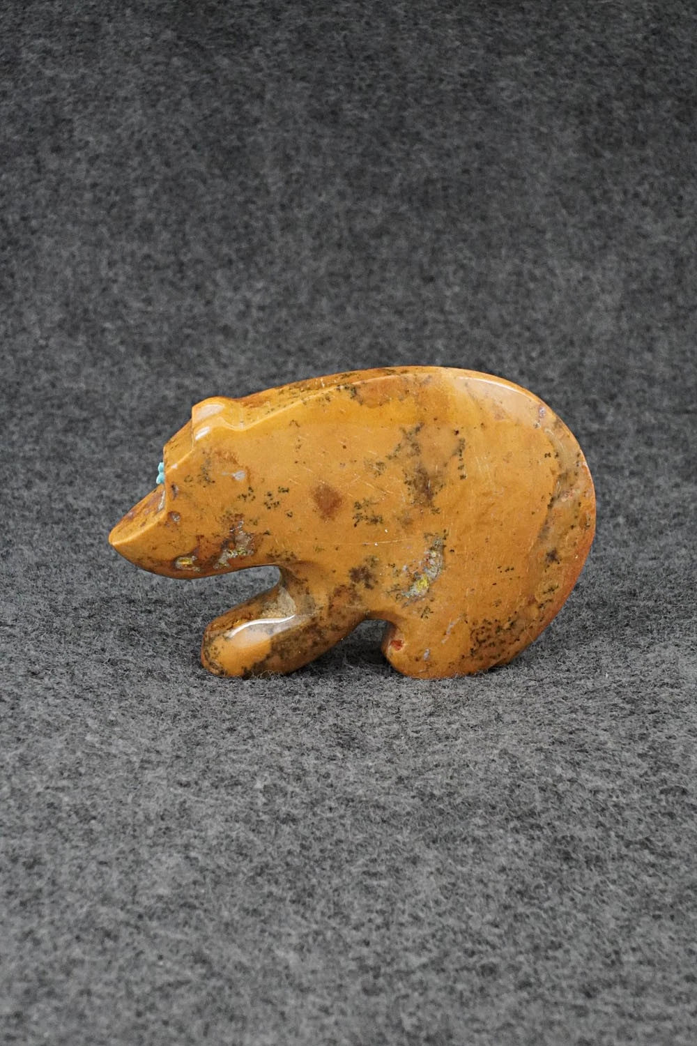 Bear Zuni Fetish Carving - Vernon Nieto