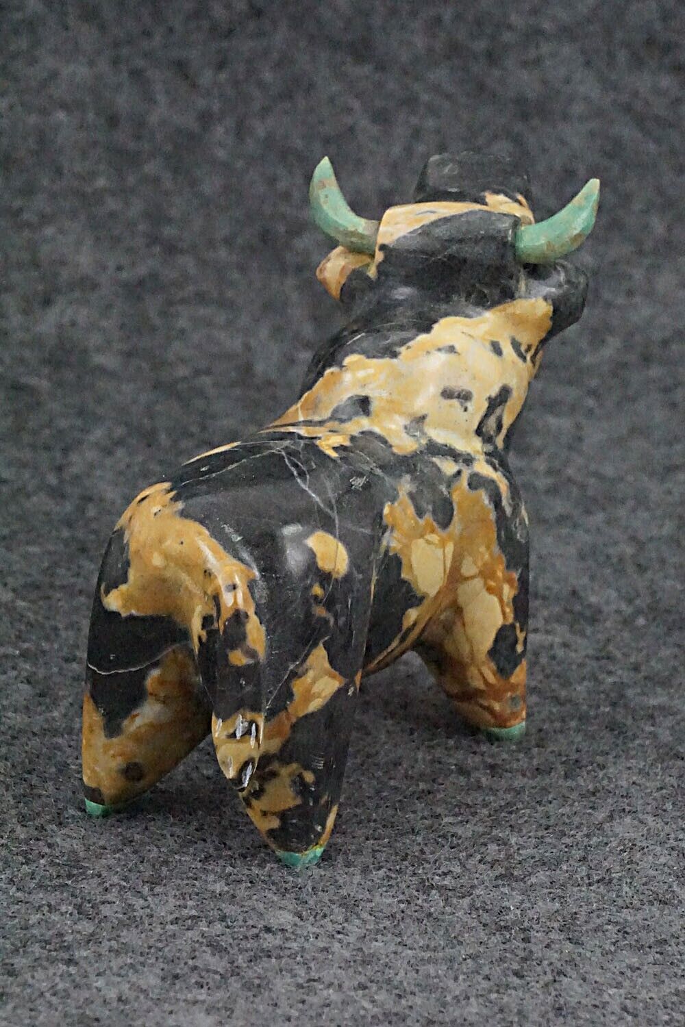 Bull Zuni Fetish Carving - Enrike Leekya
