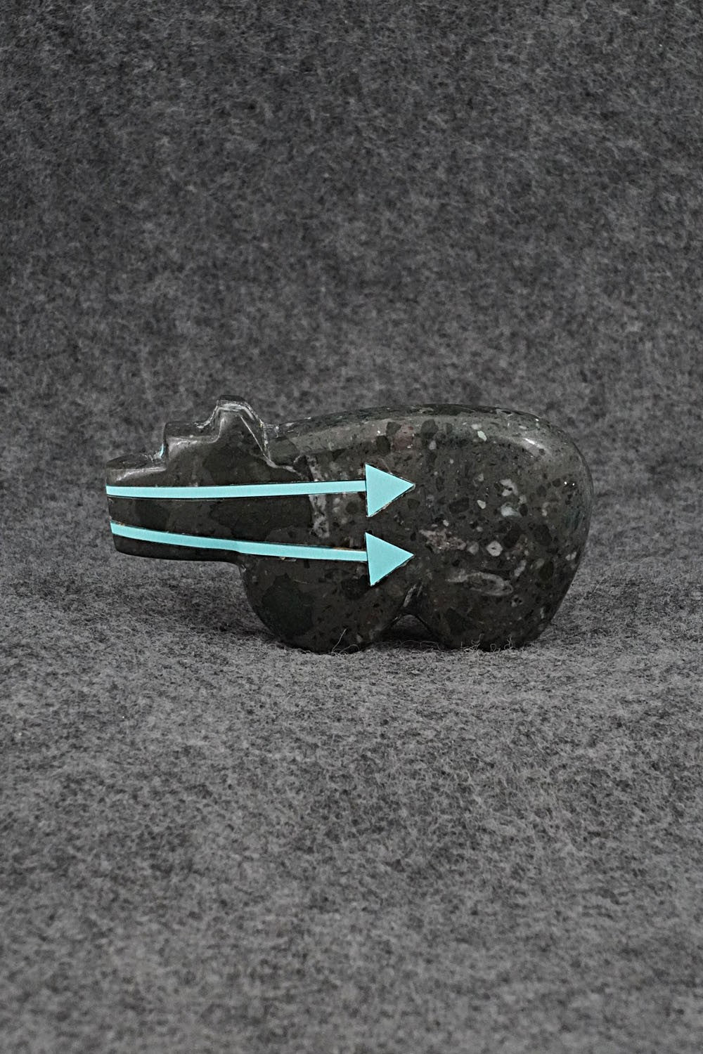 Bear Zuni Fetish Carving - Bernard Laiwakete