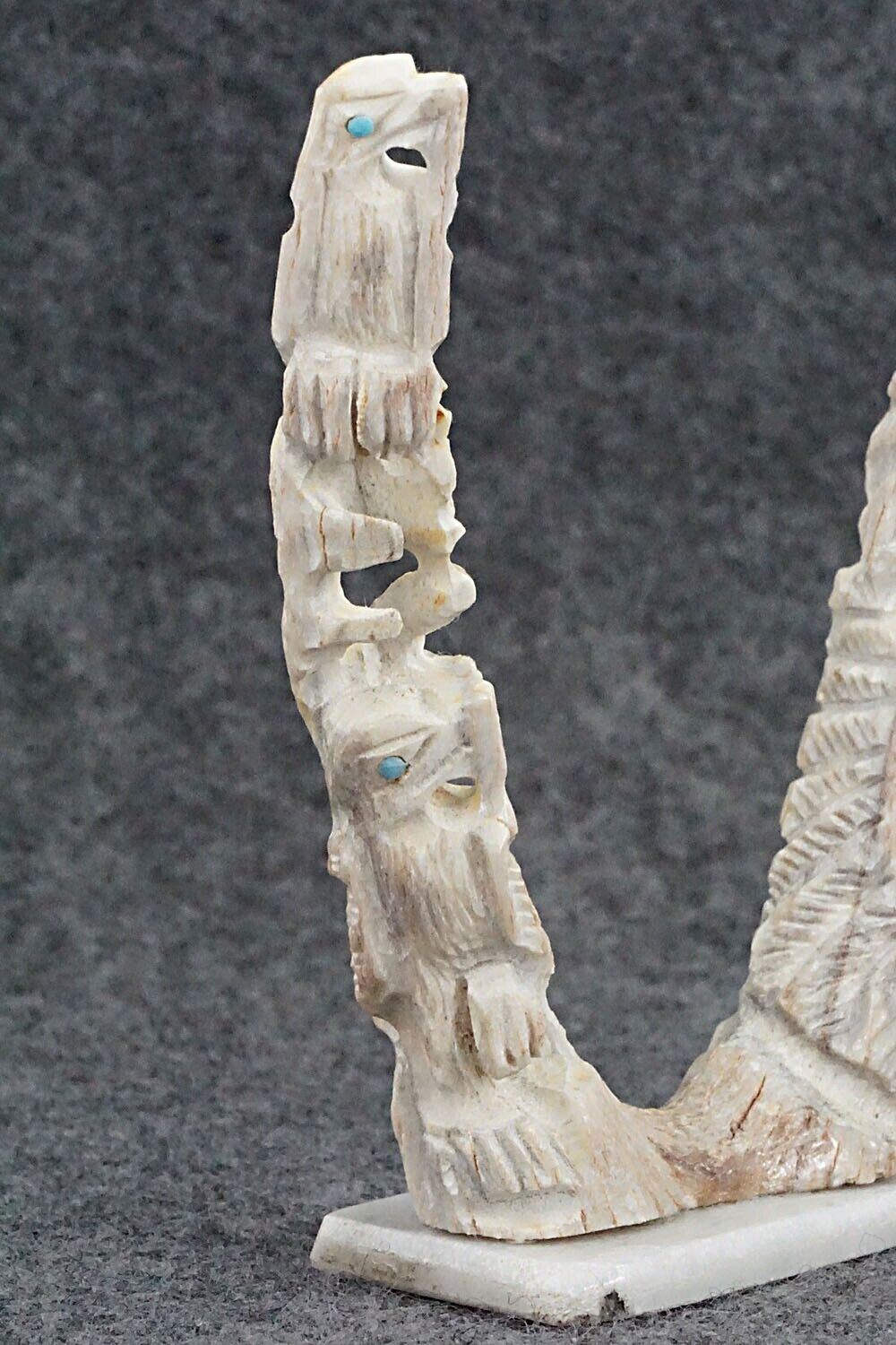 Eagle Zuni Fetish Carving - Jerrold Lahaleon