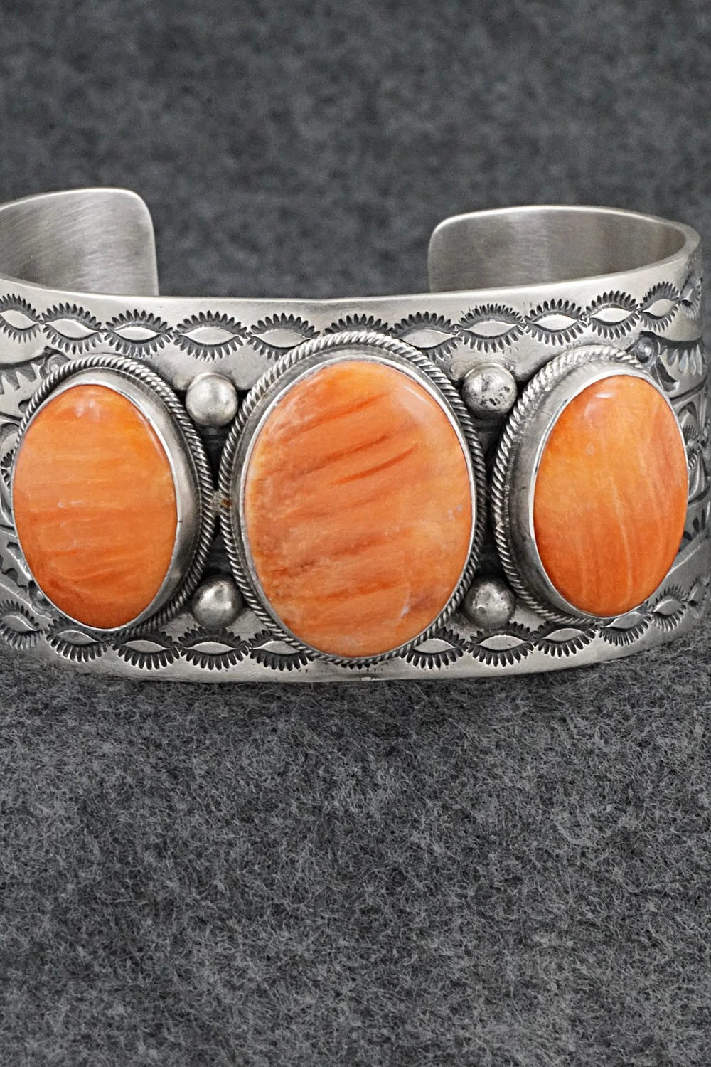 Spiny Oyster & Sterling Silver Bracelet - Mark Yazzie
