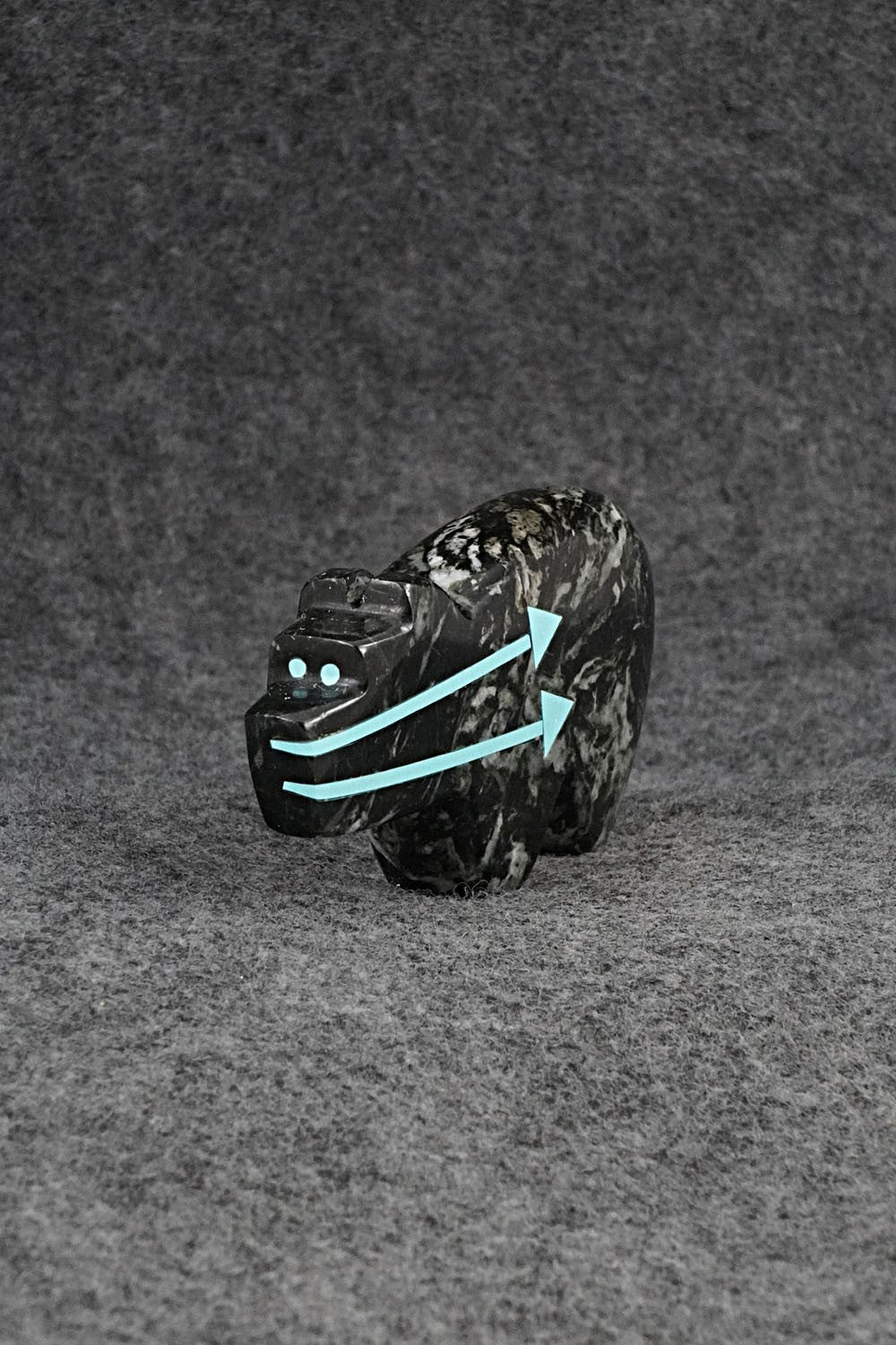 Bear Zuni Fetish Carving - Bernard Laiwakete