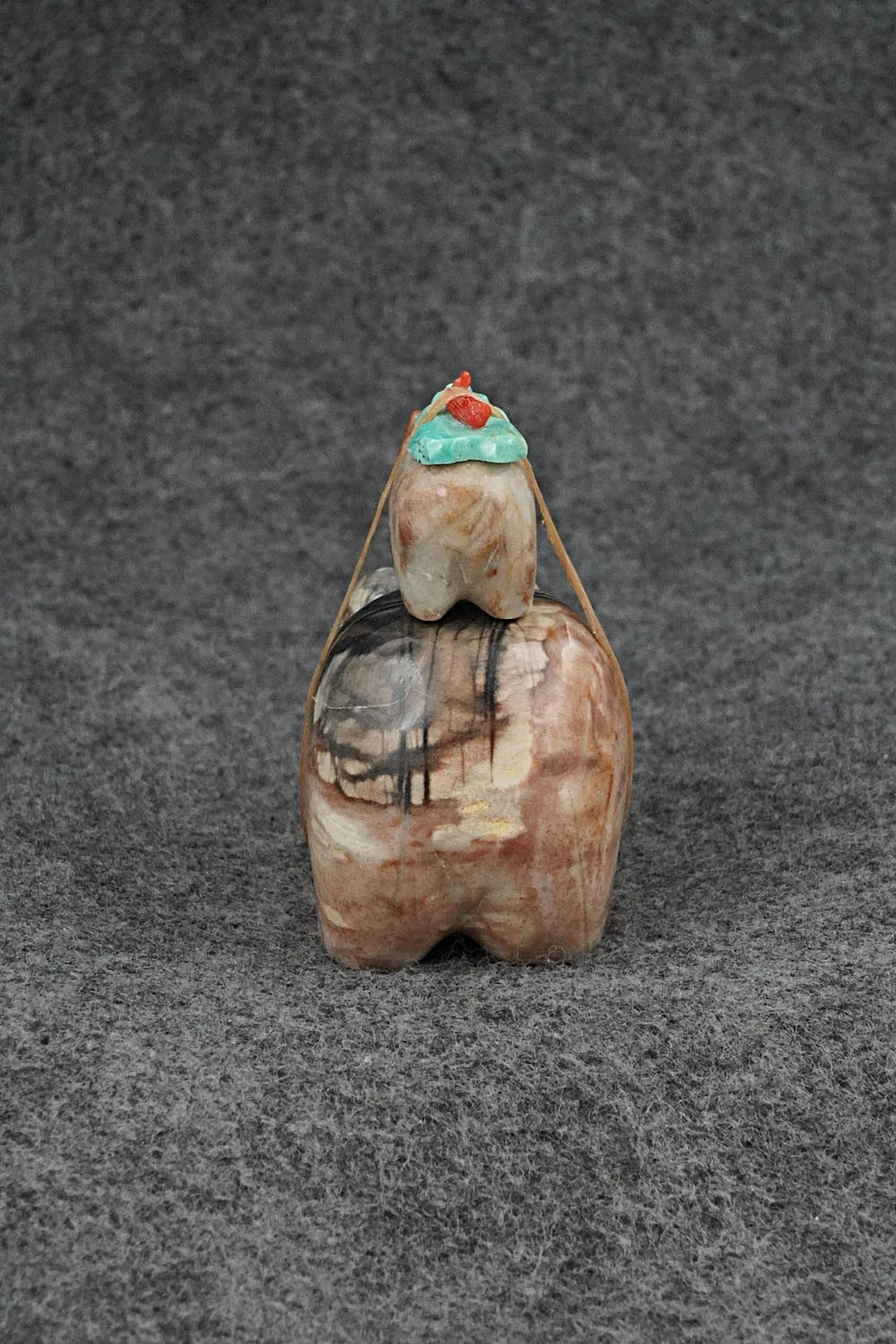 Bear Zuni Fetish Carving - Enrike Leekya