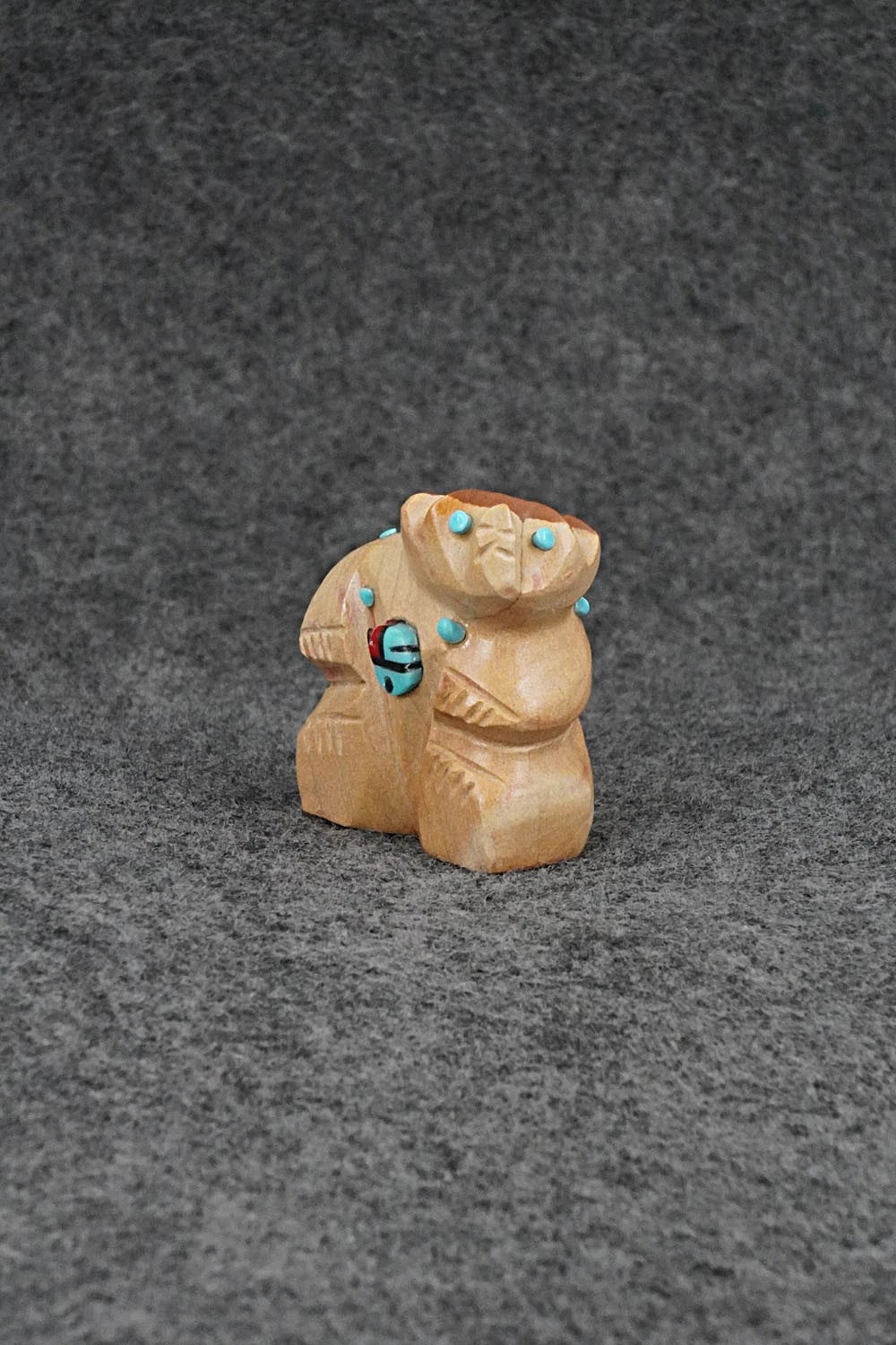 Bear Zuni Fetish Carving - Danette Laate