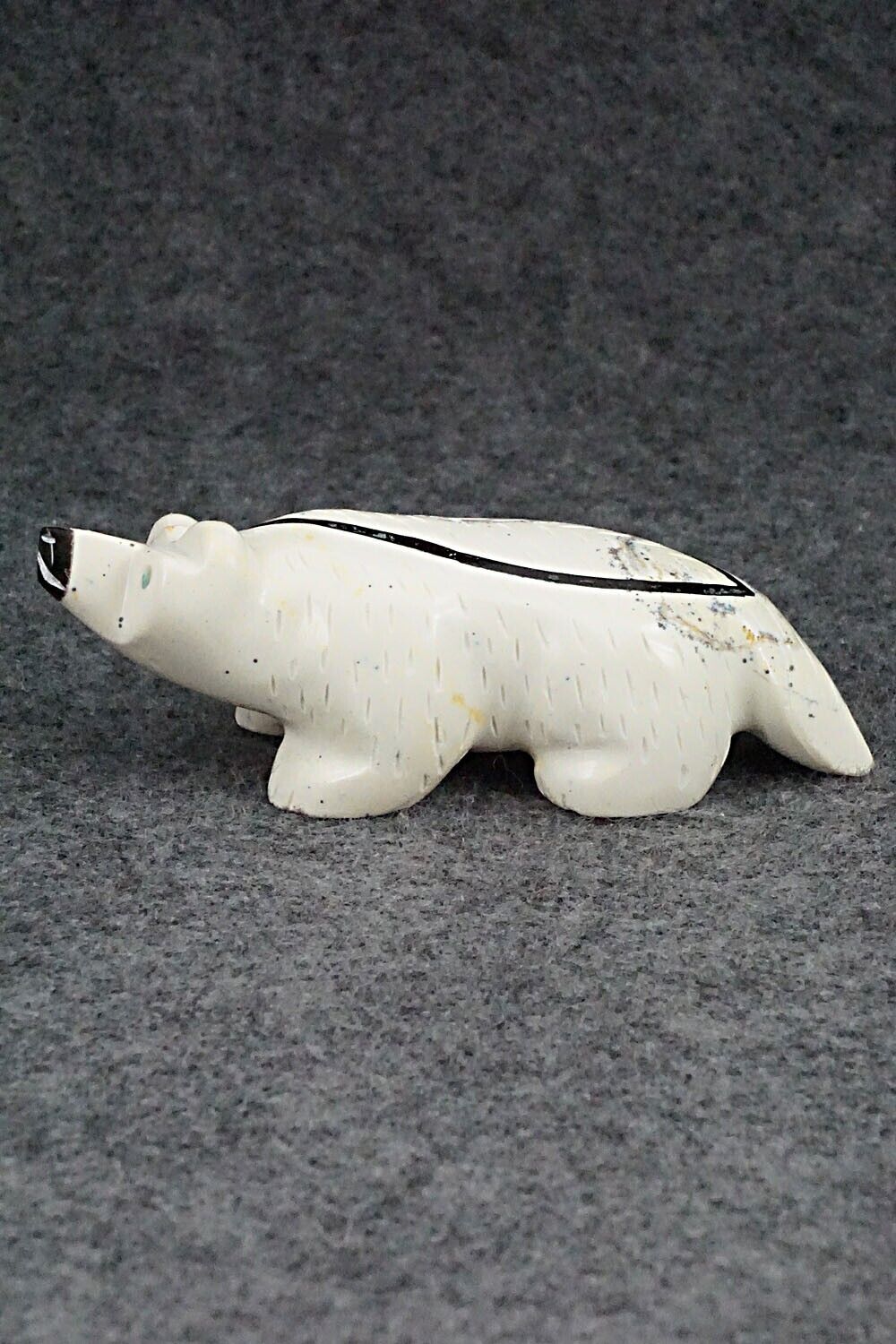 Badger Zuni Fetish Carving - Enrike Leekya