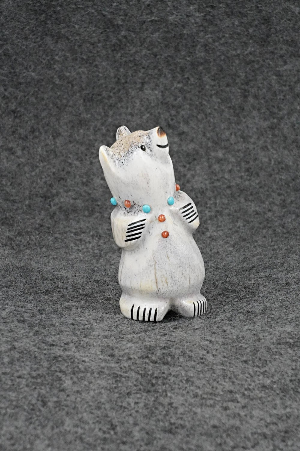 Bear Zuni Fetish Carving - Claudia Peina
